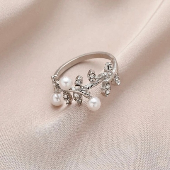 Silver Pearl Leaf Rhinestone Cuff Ring - Picture 2 of 5
